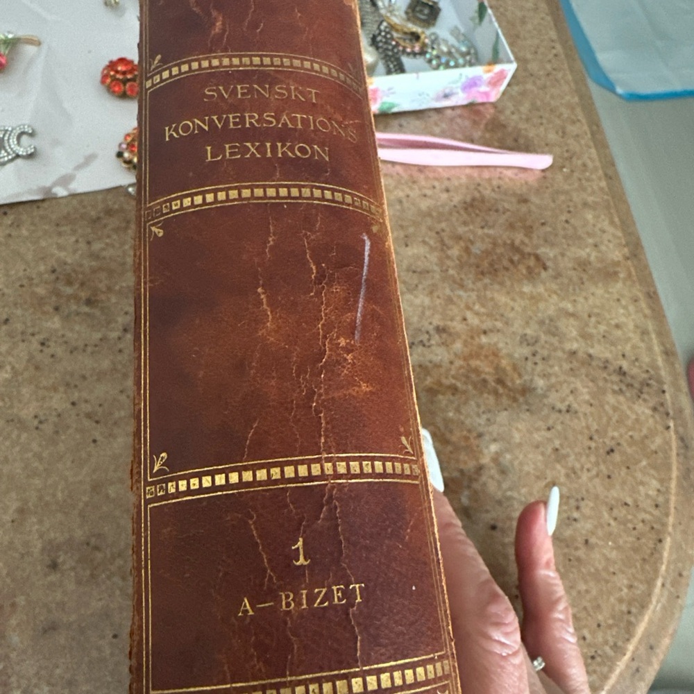 Vintage Svenskt Konversations Lexikon Volume 1